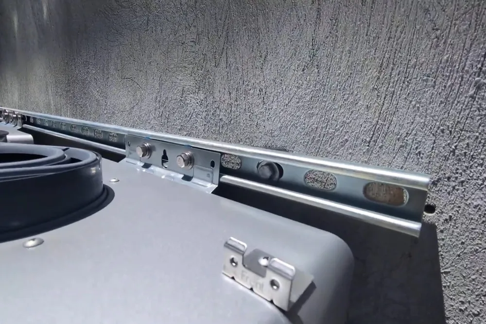 Tankless water heater with gas and water connections for Tank versus tankless